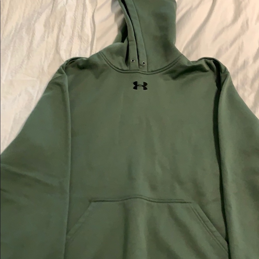 Under Armour hooded sweatshirt size L